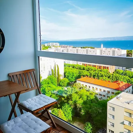 The Golden View Apartment